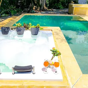 Luxury In Aguacatala Сasa de vacaciones Medellín
